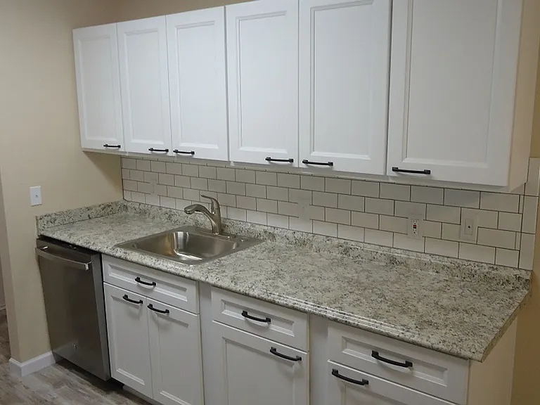 Glenview West Apartments — Photo 11