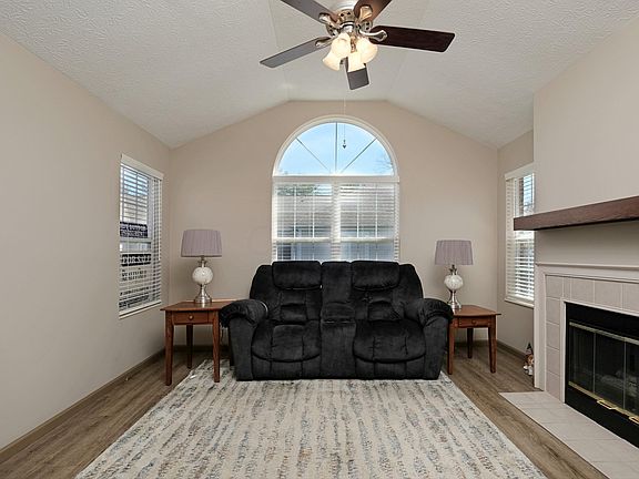 4th image of 606 Hampton Woods Dr