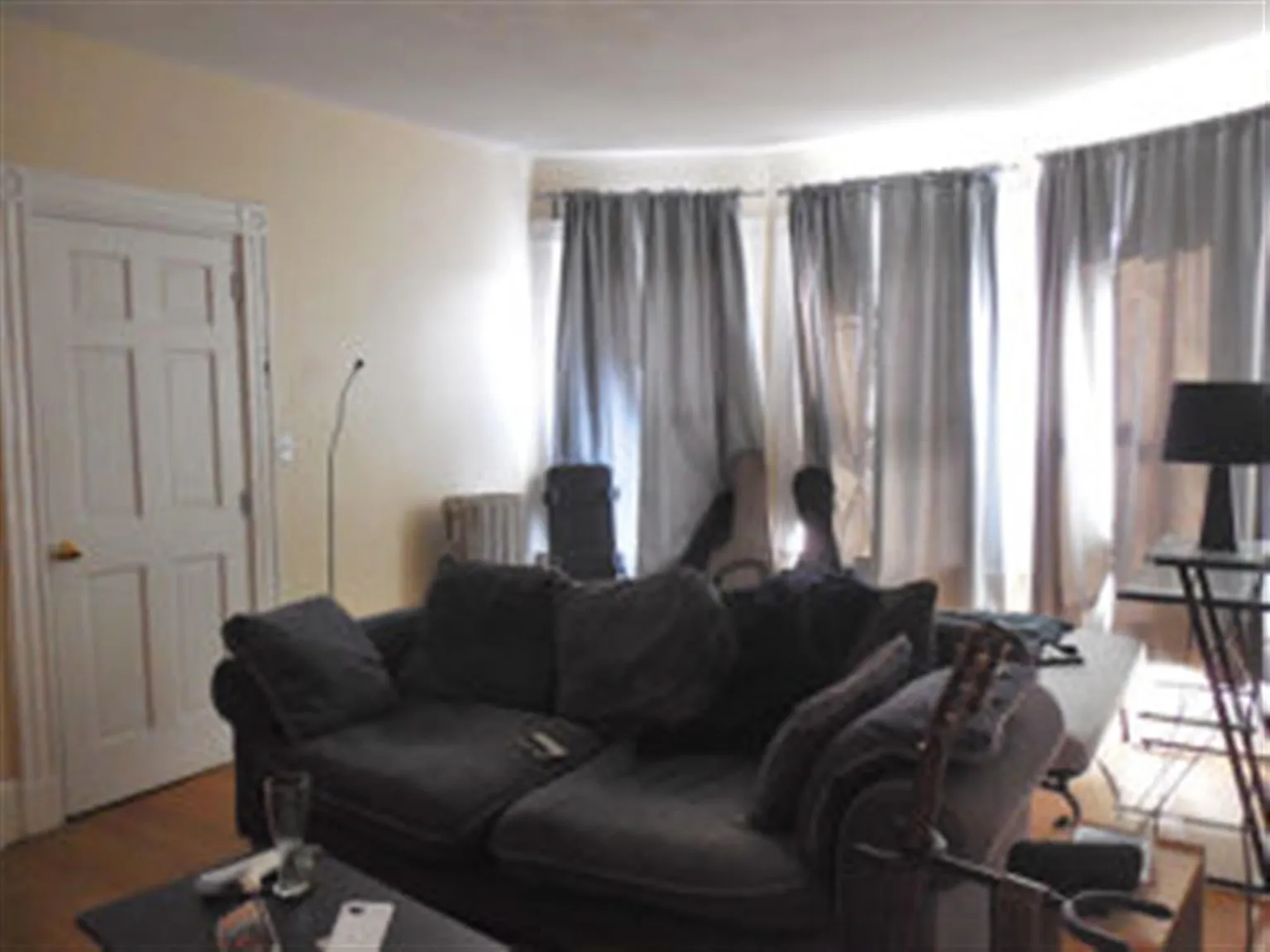 3 bed, 1251 sqft, $4,200 — Photo 3