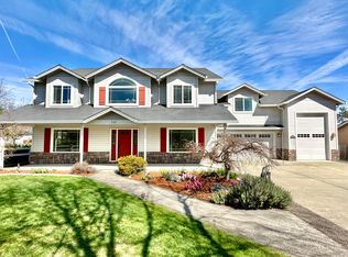 112 Walnut Pl, Phoenix, OR 97535