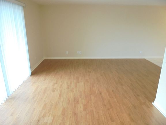 5th image of 4716 W 106th Pl APT 3A