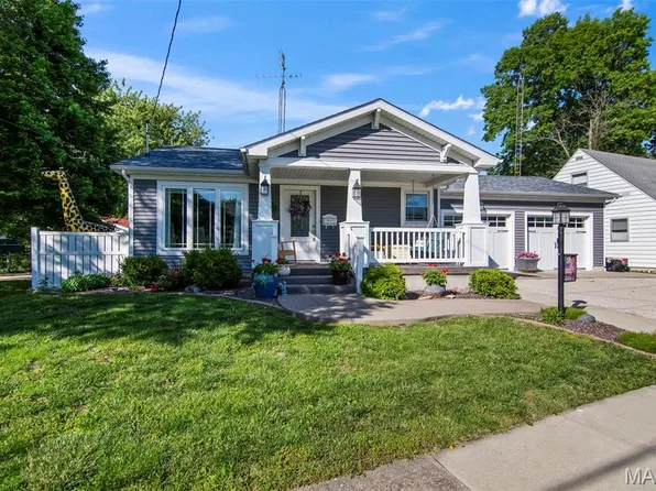 451 S Spruce St, Nokomis, IL 62075
