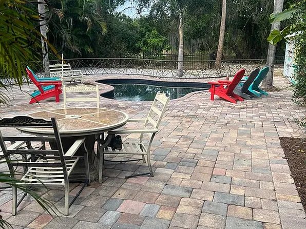 840 Searcy Ave, Sarasota, FL 34237