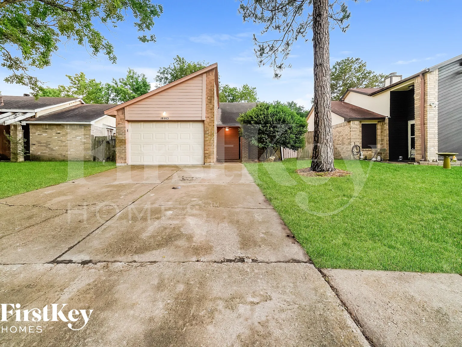 3 bed, 2.0 bath, 1356 sqft, $1,570 — Photo 1
