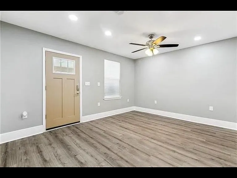 4817 Pauger St — Photo 2