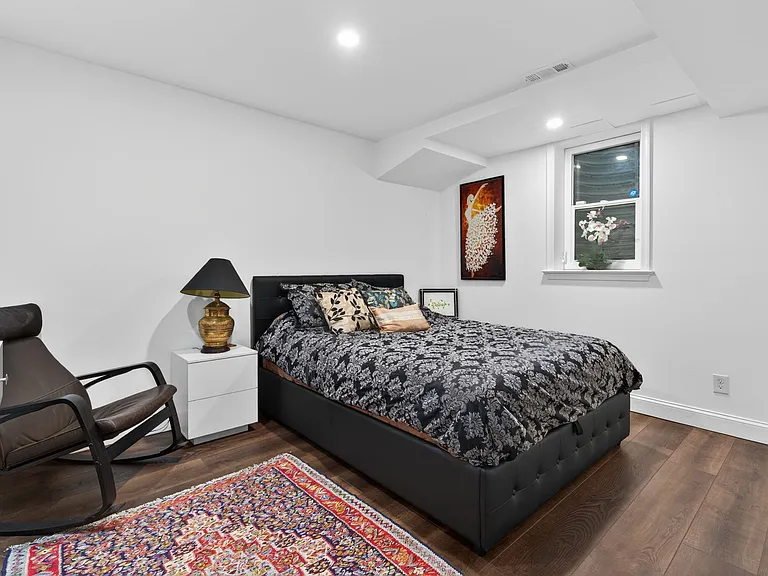 Lower Level Bedroom (Bedroom #4)