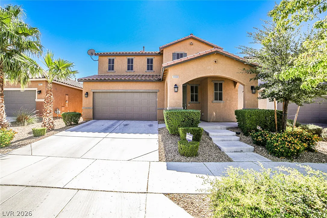 3 bed, 2.5 bath, 2441 sqft, $2,350 — Photo 1