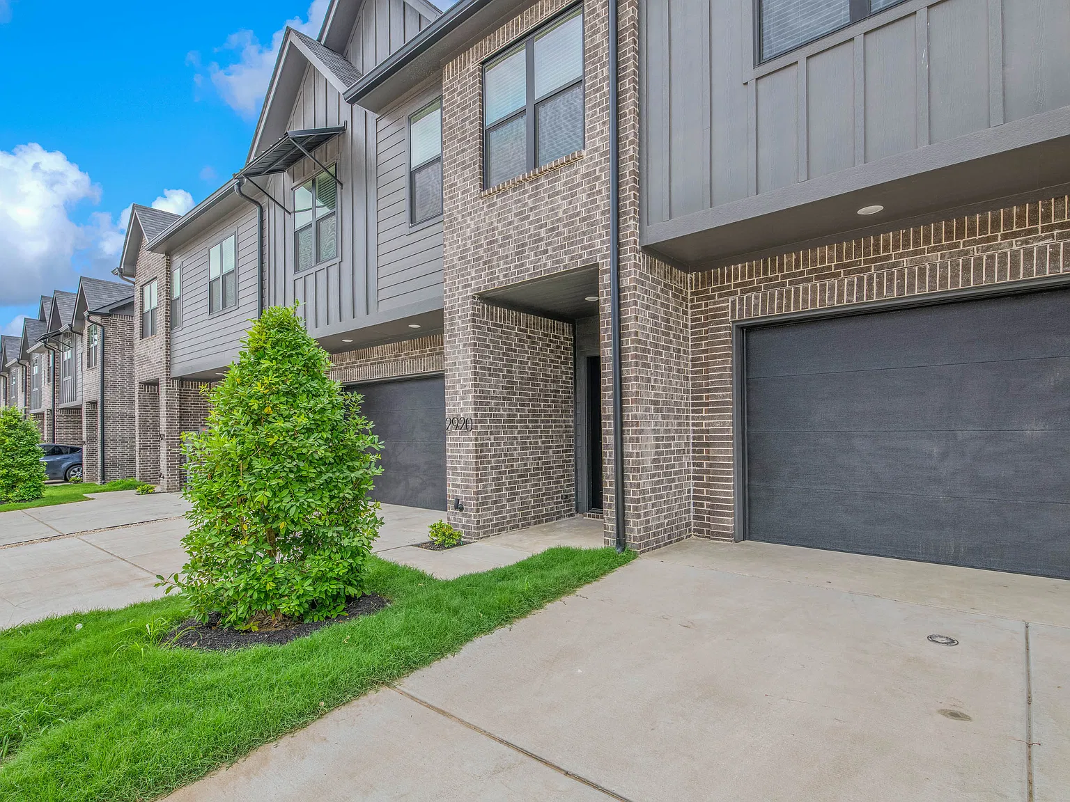 4 bed, 4.5 bath, 2061 sqft, $3,400 — Photo 3