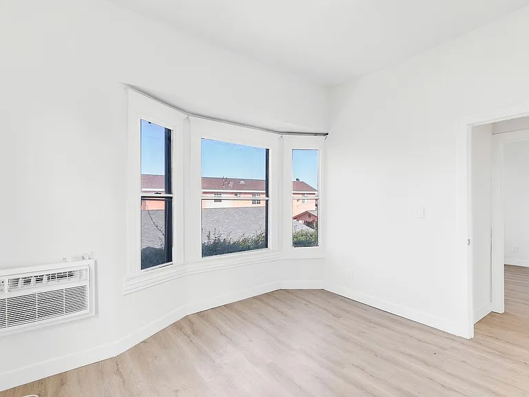 1618 E. Vernon Ave — Photo 8