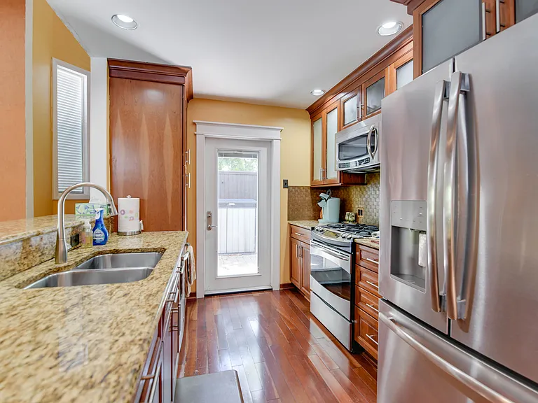 822 Thomas St #822 — Photo 8
