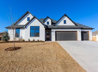 2401 Preserve Edge Dr, Edmond, OK 73034