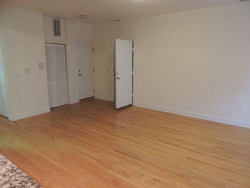 3rd image of 7526 N Seeley Ave APT 206