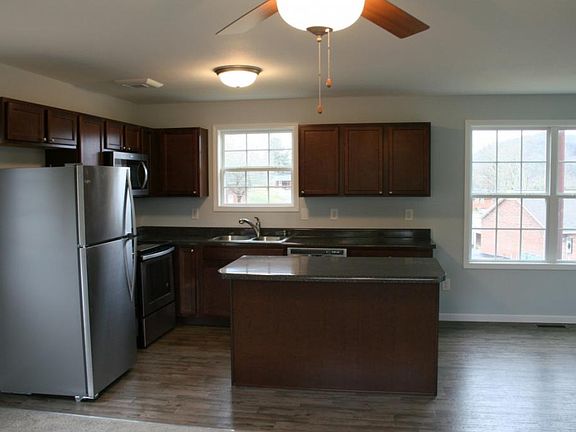 4th image of 140 Monarch Ct