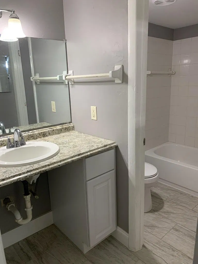 2 bed, 760 sqft, $1,300 — Photo 1