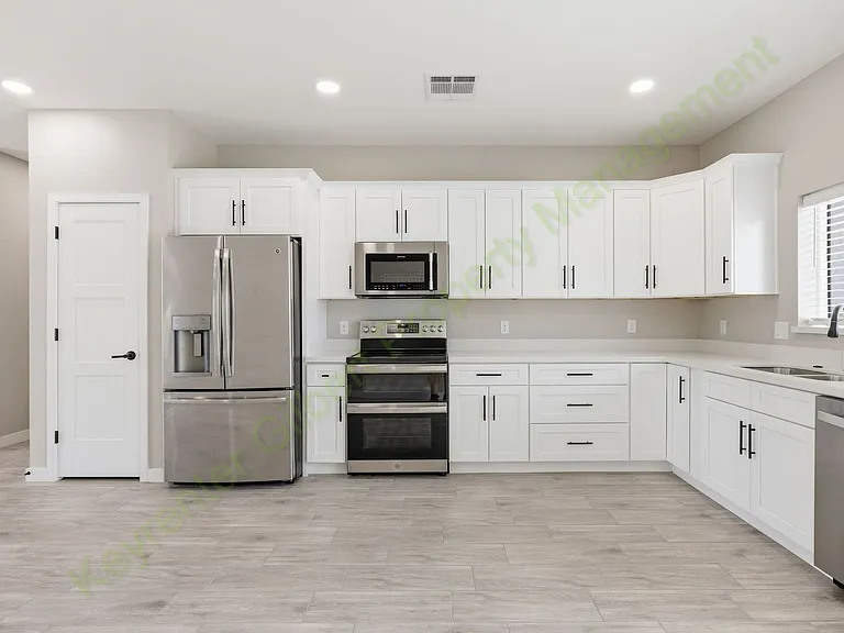 511 E 8th Ave #102 — Photo 9