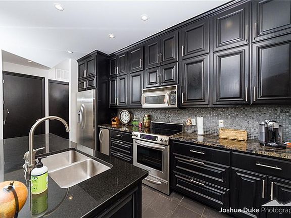 5th image of 401 W Watson St