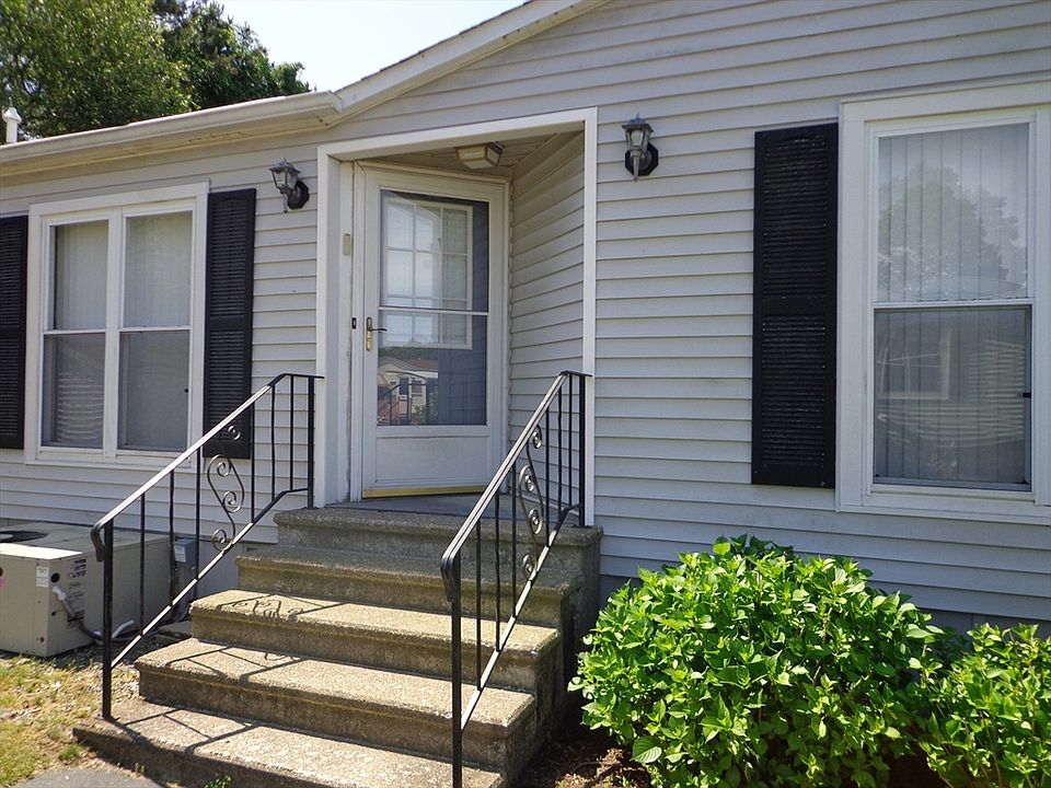 1st image of 64 Pinehurst Dr