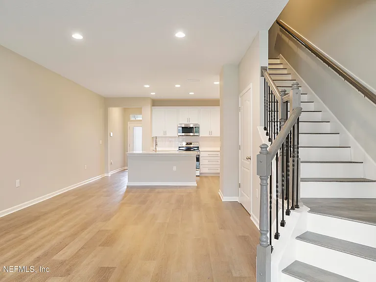 142 Castro Ct — Photo 10