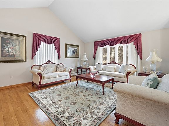 5th image of 26 Joel Cir