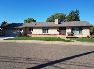 206 2nd St SW, Dickinson, ND 58601