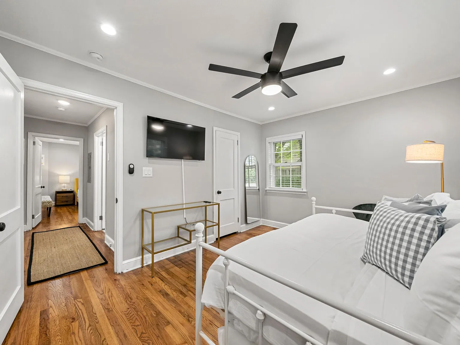 3 bed, 1250 sqft, $6,250 — Photo 4