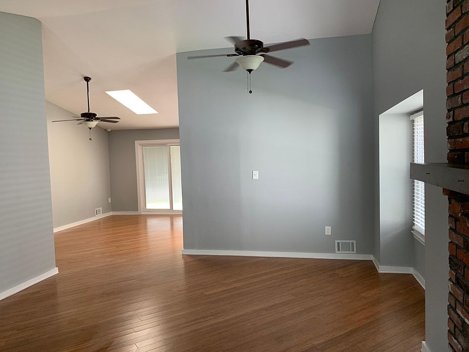1st image of 9 Doral Ct