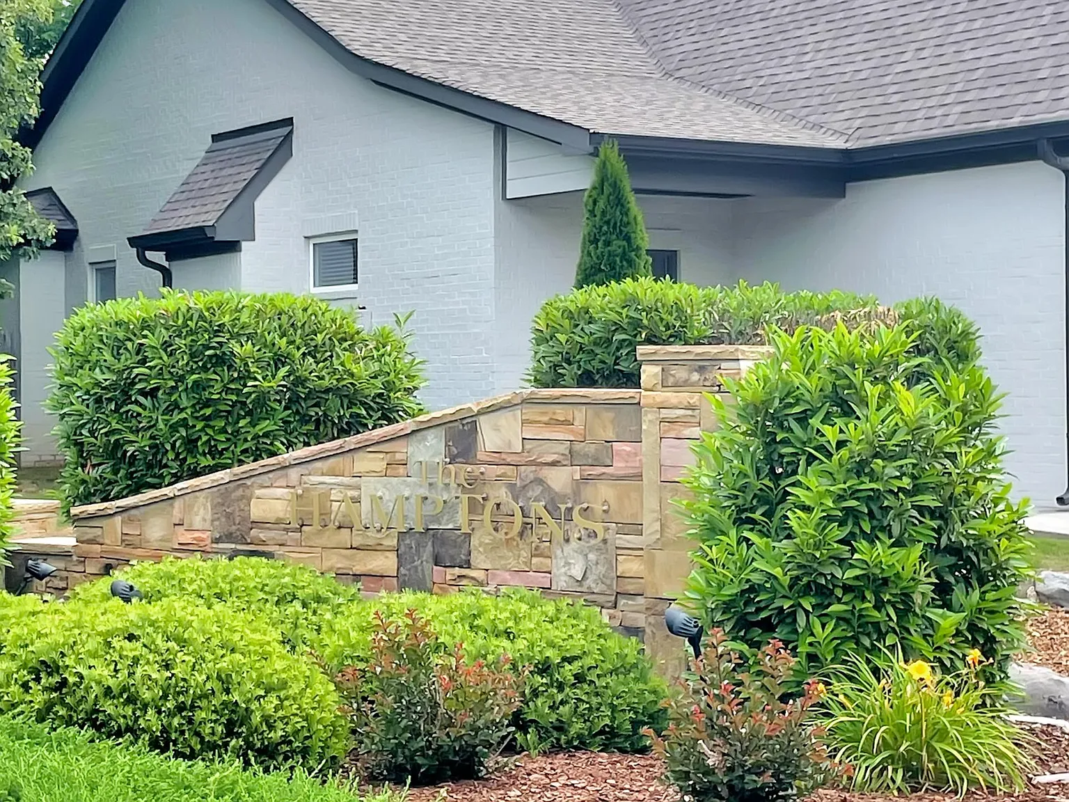 3 bed, 2223 sqft, $2,400 — Photo 3