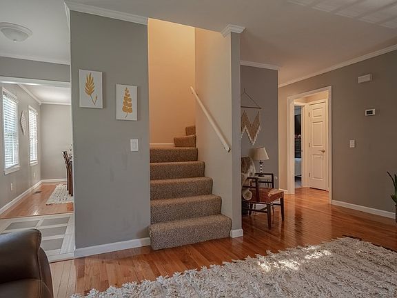 3rd image of 712 Bartlett Ave