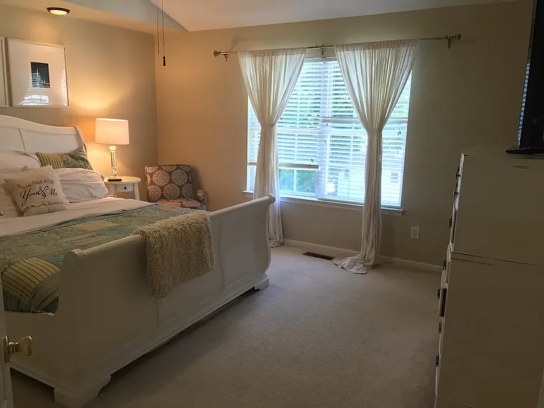 1040 Hawthorne Farm Ter — Photo 10