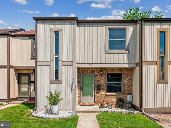 34 Helmsman Ct, Essex, MD 21221