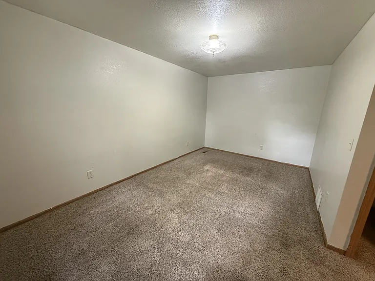 810 S University St — Photo 10