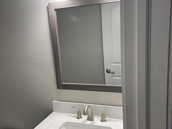 4th image of 156 Ohio Ave APT 13