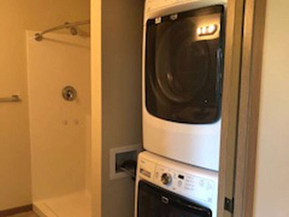 3rd image of 1811 E Elm St