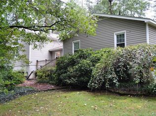 3827 Pineneedle Dr, Greensboro, NC 27405