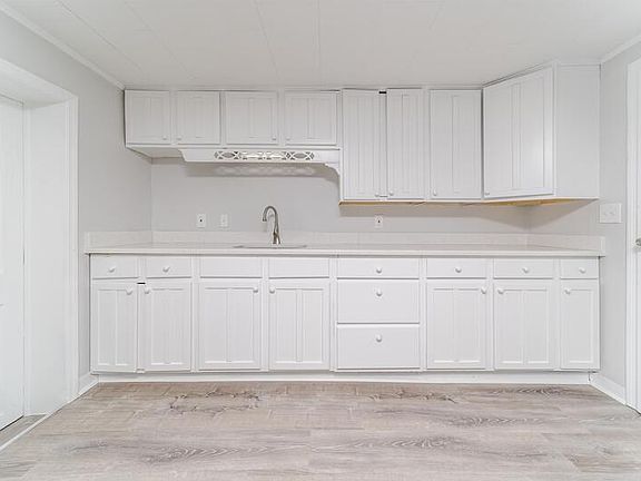 2nd image of 824 2nd St