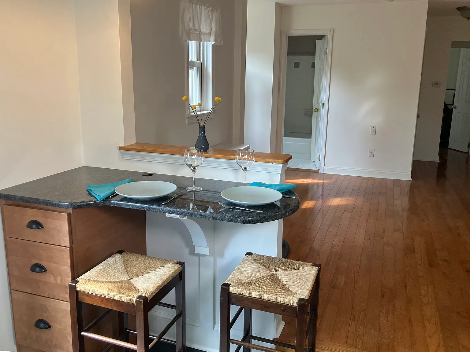 430 E Franklin St — Photo 4