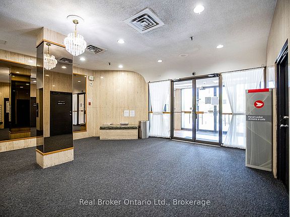 2nd image of 50 Richmond St E #623