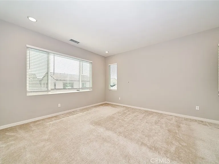2622 E Embry Ln — Photo 38