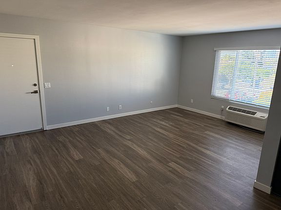 2nd image of 3652 Park Blvd APT 9