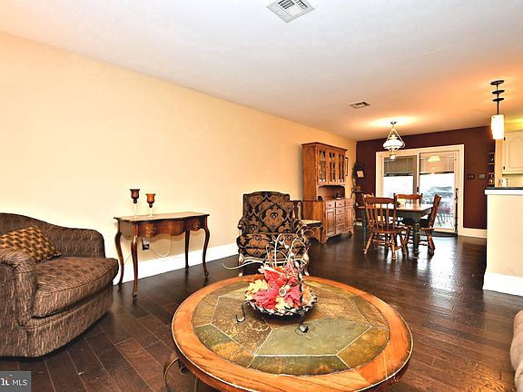 4th image of 119 Forge Hill Ln