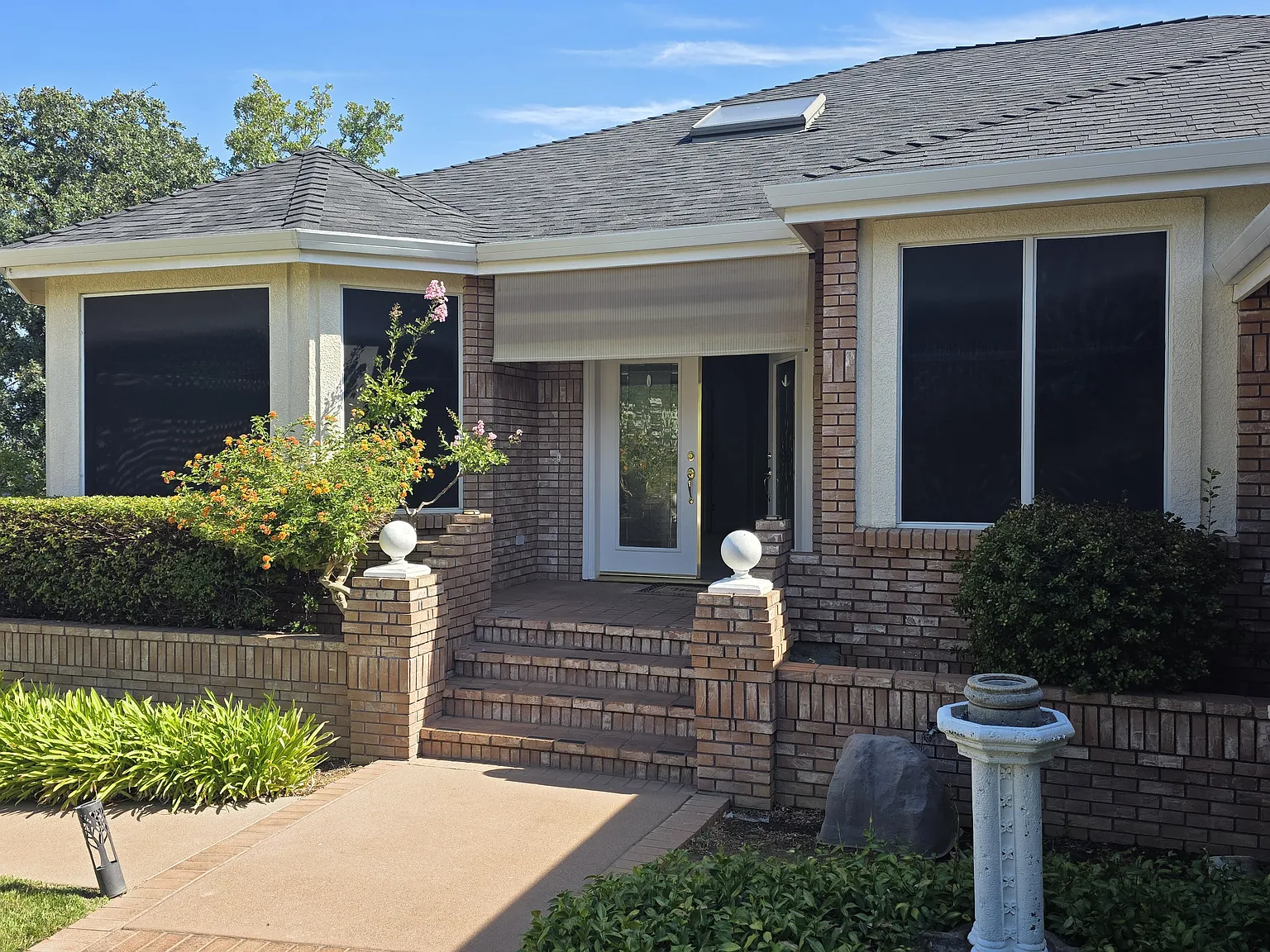 3 bed, 2650 sqft, $3,200 — Photo 1