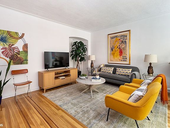3rd image of 310 W 55th St APT 2F