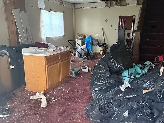 5th image of 315 Valley St