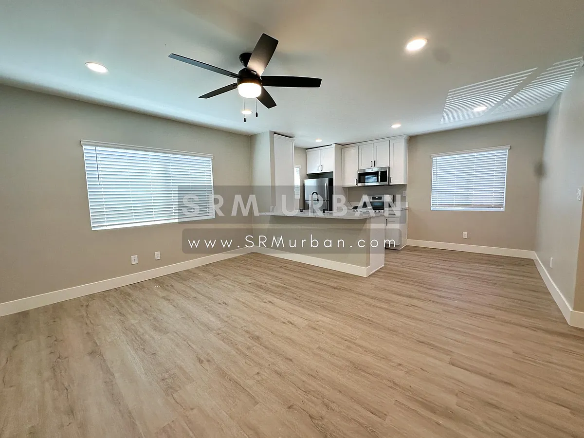 Building Photo - 4263 42nd St #5