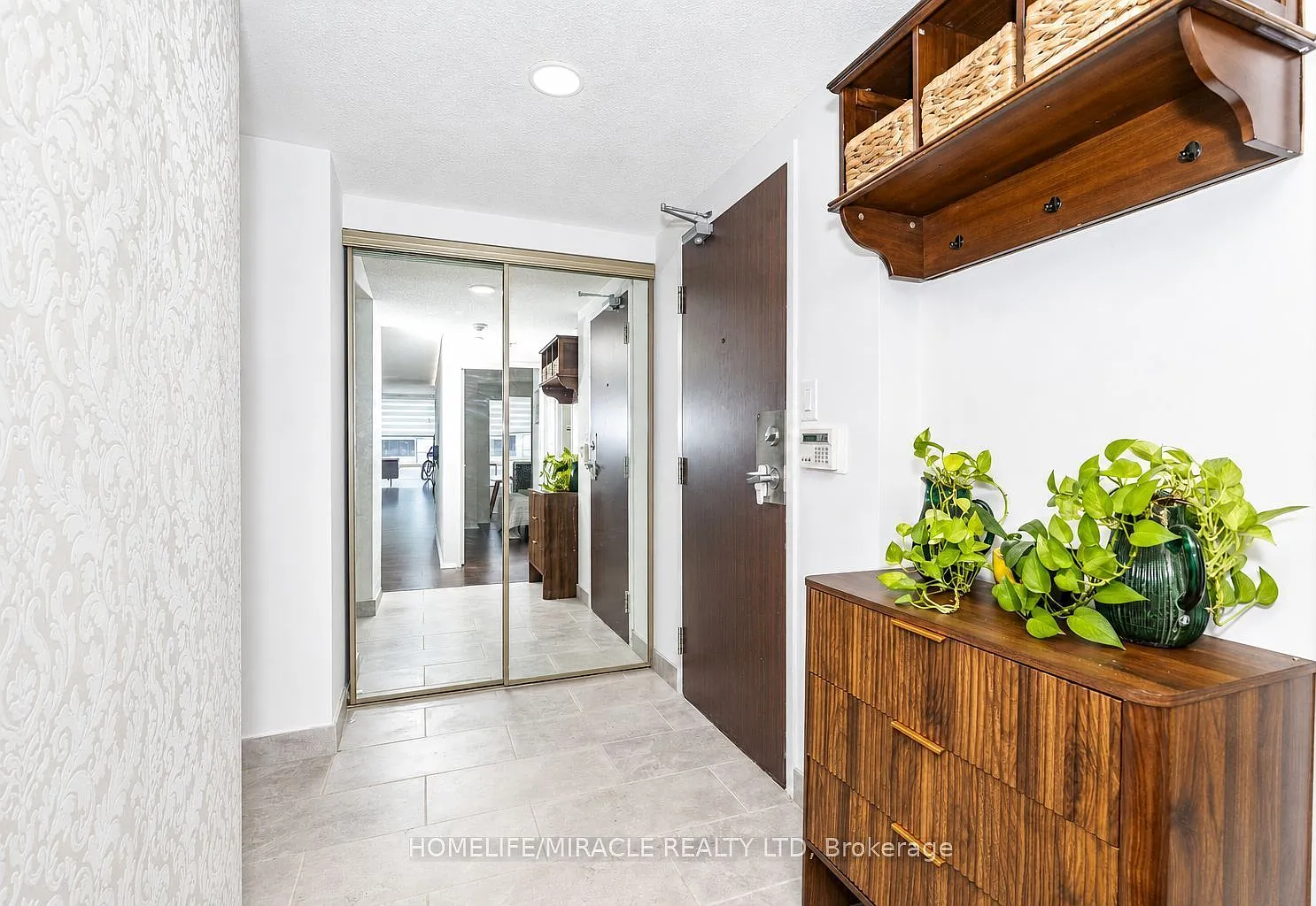 3 bed, $3,000 — Photo 4
