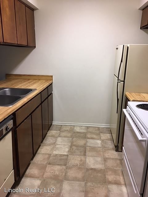 1st image of 900 Blanton St APT B8