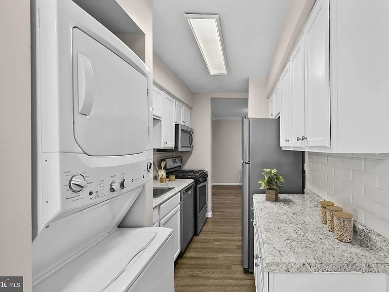 11240 Chestnut Grove Sq #157 — Photo 4