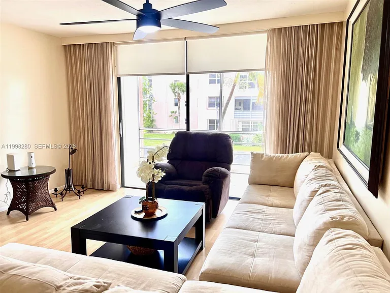 2841 Somerset Dr #215 — Photo 3