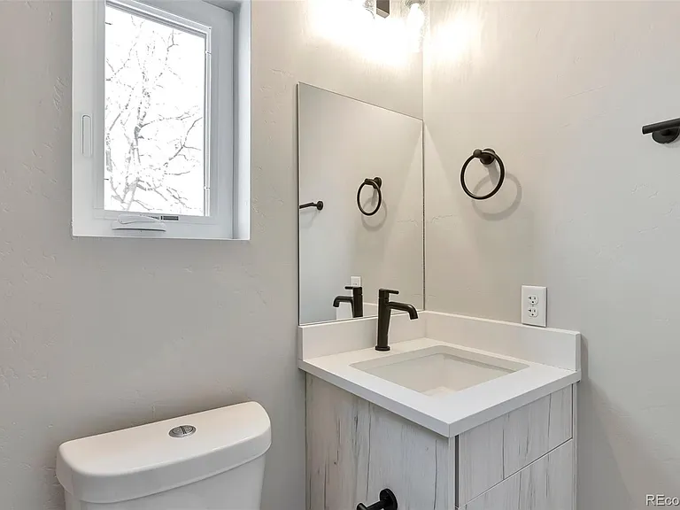 1453 Irving St — Photo 10