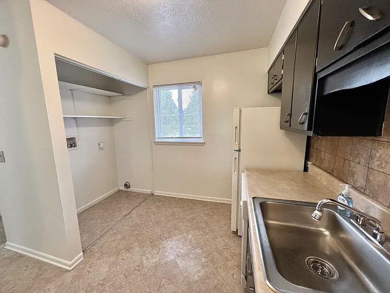 Mayfair Apartments — Photo 87